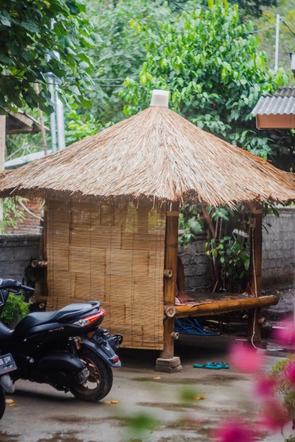Roby Homestay Kuta  ภายนอก รูปภาพ